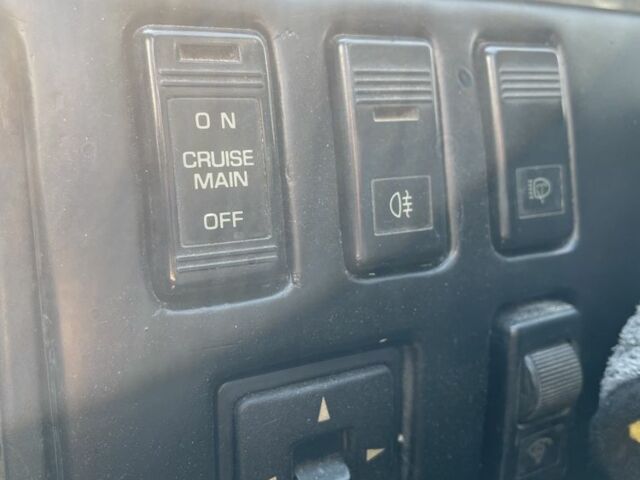 Серый Мазда 929, объемом двигателя 2.2 л и пробегом 283 тыс. км за 834 $, фото 7 на Automoto.ua