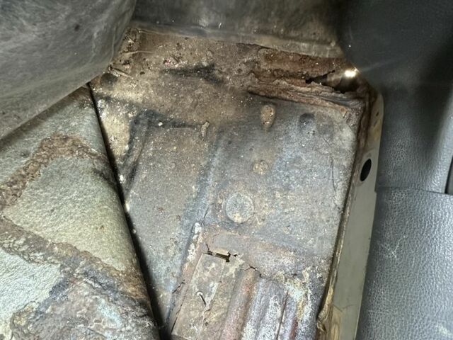 Серый Мазда Атенза, объемом двигателя 2 л и пробегом 235 тыс. км за 2500 $, фото 16 на Automoto.ua