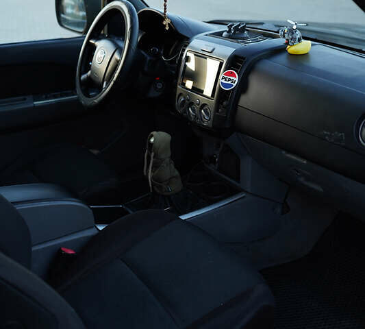 Мазда BT-50, об'ємом двигуна 2.5 л та пробігом 337 тис. км за 9999 $, фото 4 на Automoto.ua