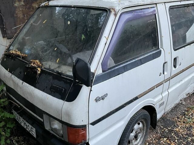 Белый Мазда Бонго, объемом двигателя 2 л и пробегом 300 тыс. км за 599 $, фото 1 на Automoto.ua