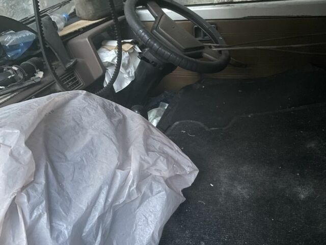 Белый Мазда Бонго, объемом двигателя 2 л и пробегом 300 тыс. км за 599 $, фото 4 на Automoto.ua