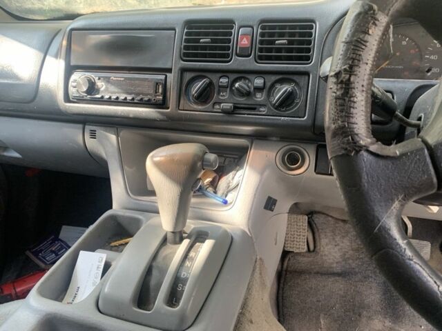 Серый Мазда Бонго, объемом двигателя 2 л и пробегом 300 тыс. км за 2999 $, фото 8 на Automoto.ua