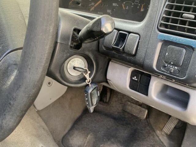 Серый Мазда Бонго, объемом двигателя 2 л и пробегом 300 тыс. км за 2999 $, фото 5 на Automoto.ua