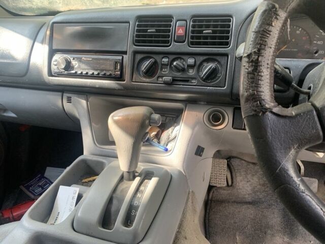 Серый Мазда Бонго, объемом двигателя 2 л и пробегом 300 тыс. км за 2999 $, фото 6 на Automoto.ua