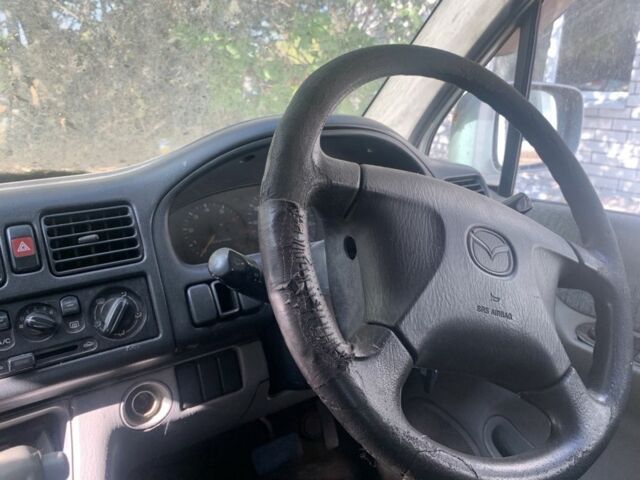 Серый Мазда Бонго, объемом двигателя 2 л и пробегом 300 тыс. км за 2999 $, фото 4 на Automoto.ua