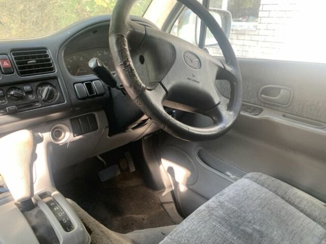 Серый Мазда Бонго, объемом двигателя 2 л и пробегом 300 тыс. км за 2999 $, фото 3 на Automoto.ua