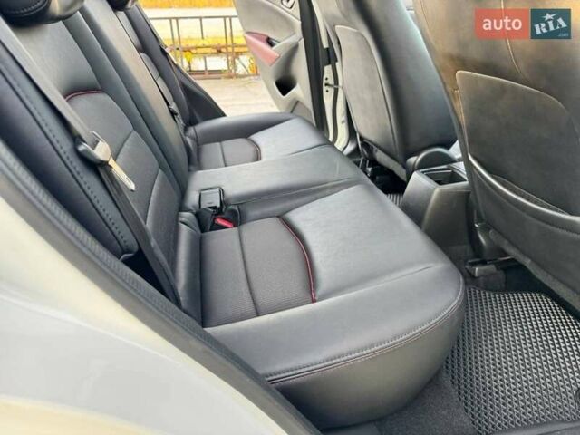 Білий Мазда СХ-3, об'ємом двигуна 2 л та пробігом 147 тис. км за 13000 $, фото 6 на Automoto.ua