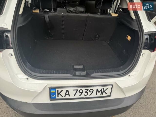 Білий Мазда СХ-3, об'ємом двигуна 2 л та пробігом 87 тис. км за 15100 $, фото 2 на Automoto.ua