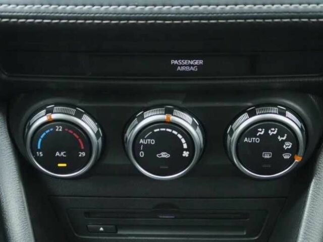 Белый Мазда СХ-3, объемом двигателя 2 л и пробегом 129 тыс. км за 11950 $, фото 10 на Automoto.ua