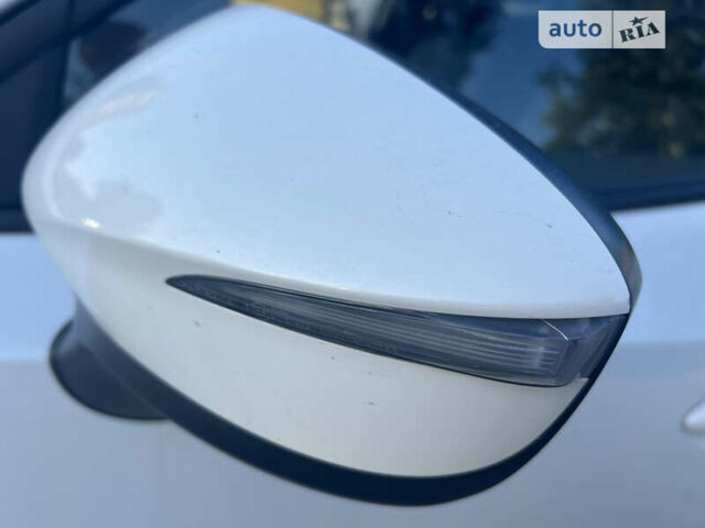 Белый Мазда СХ-3, объемом двигателя 1.5 л и пробегом 72 тыс. км за 23950 $, фото 14 на Automoto.ua