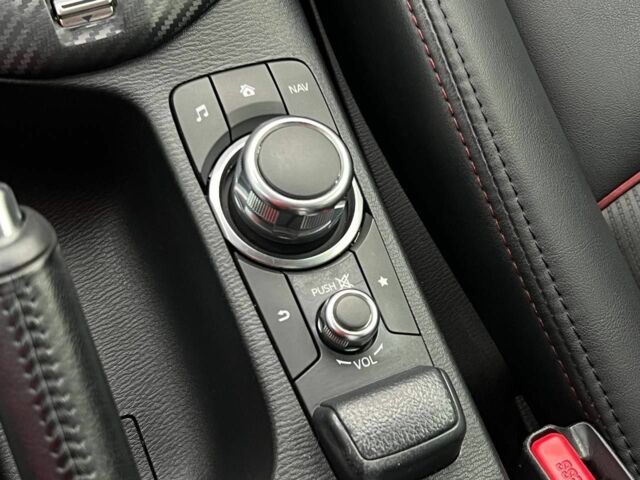 Сірий Мазда СХ-3, об'ємом двигуна 2 л та пробігом 75 тис. км за 15999 $, фото 13 на Automoto.ua