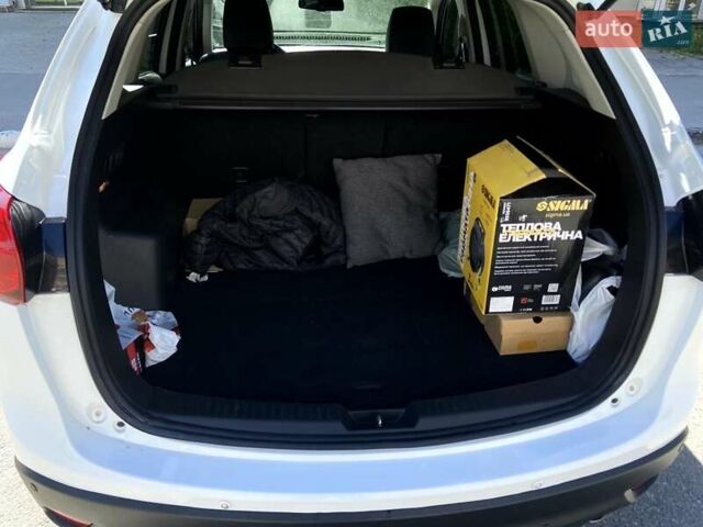 Белый Мазда СХ-5, объемом двигателя 2 л и пробегом 182 тыс. км за 15000 $, фото 12 на Automoto.ua