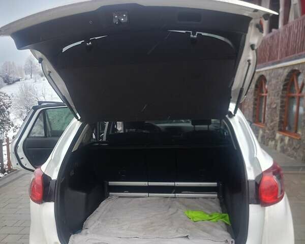 Белый Мазда СХ-5, объемом двигателя 2.19 л и пробегом 208 тыс. км за 13800 $, фото 5 на Automoto.ua