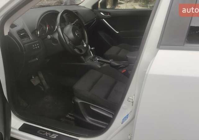 Белый Мазда СХ-5, объемом двигателя 2.2 л и пробегом 159 тыс. км за 12600 $, фото 4 на Automoto.ua