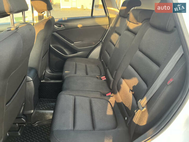 Белый Мазда СХ-5, объемом двигателя 2.2 л и пробегом 225 тыс. км за 13000 $, фото 9 на Automoto.ua