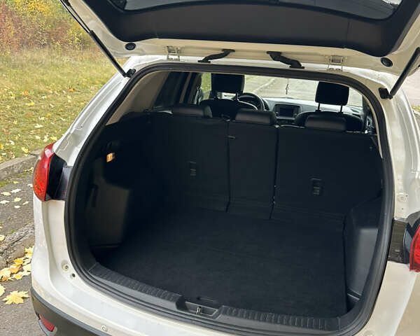 Белый Мазда СХ-5, объемом двигателя 2.2 л и пробегом 226 тыс. км за 14000 $, фото 19 на Automoto.ua