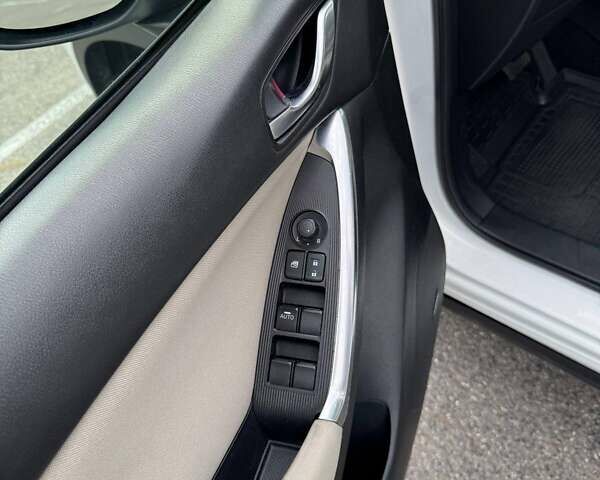 Белый Мазда СХ-5, объемом двигателя 2 л и пробегом 217 тыс. км за 13700 $, фото 26 на Automoto.ua