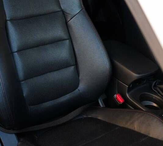 Белый Мазда СХ-5, объемом двигателя 2.19 л и пробегом 220 тыс. км за 13900 $, фото 6 на Automoto.ua