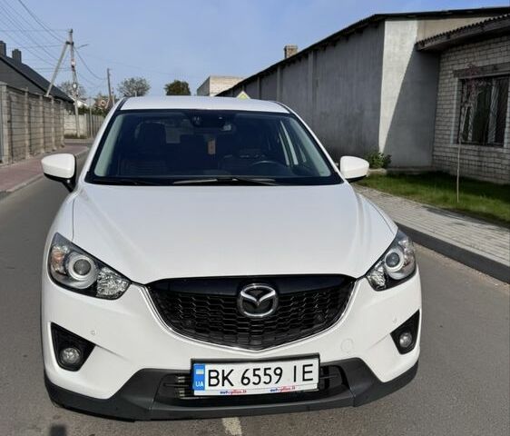 Белый Мазда СХ-5, объемом двигателя 2.2 л и пробегом 280 тыс. км за 12500 $, фото 2 на Automoto.ua