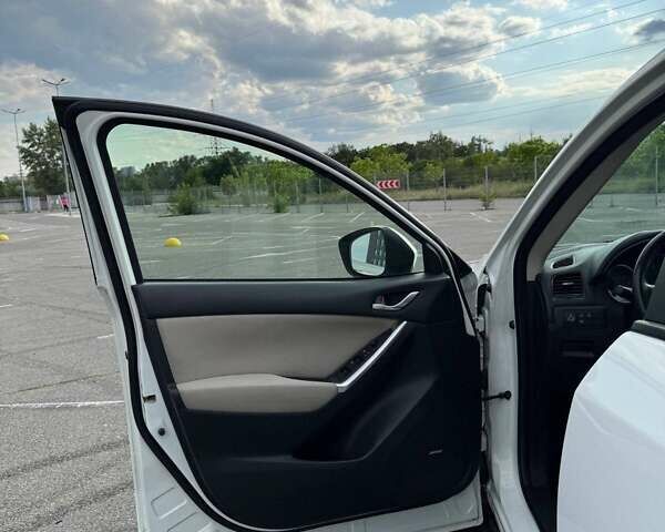 Белый Мазда СХ-5, объемом двигателя 2 л и пробегом 217 тыс. км за 13700 $, фото 24 на Automoto.ua