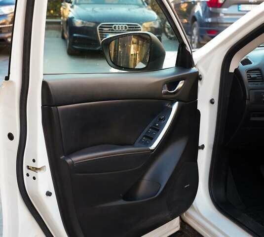 Белый Мазда СХ-5, объемом двигателя 2.19 л и пробегом 220 тыс. км за 13900 $, фото 14 на Automoto.ua