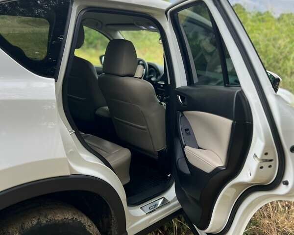 Білий Мазда СХ-5, об'ємом двигуна 2 л та пробігом 139 тис. км за 15000 $, фото 60 на Automoto.ua