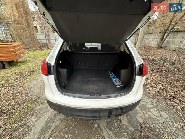 Білий Мазда СХ-5, об'ємом двигуна 2.19 л та пробігом 181 тис. км за 11500 $, фото 16 на Automoto.ua