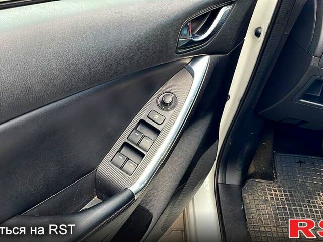 Білий Мазда СХ-5, об'ємом двигуна 2.5 л та пробігом 190 тис. км за 12000 $, фото 4 на Automoto.ua