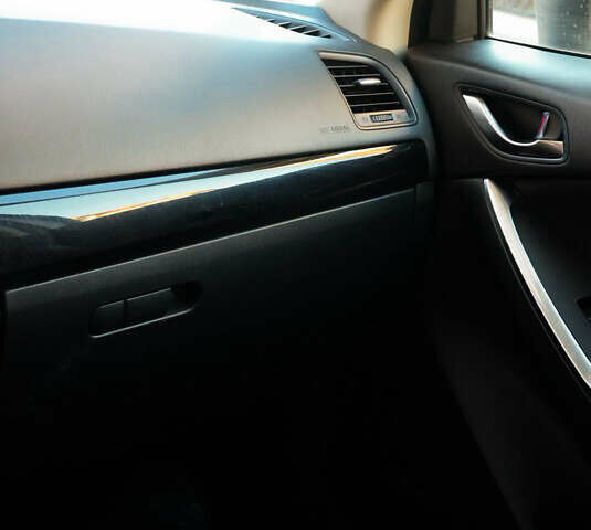 Белый Мазда СХ-5, объемом двигателя 2.2 л и пробегом 220 тыс. км за 13000 $, фото 5 на Automoto.ua