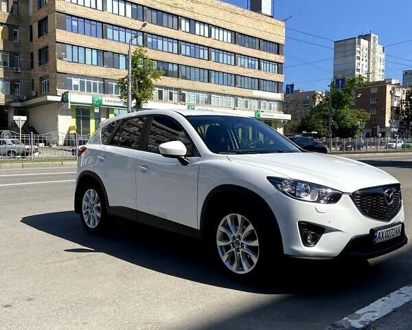 Белый Мазда СХ-5, объемом двигателя 2 л и пробегом 182 тыс. км за 15000 $, фото 5 на Automoto.ua