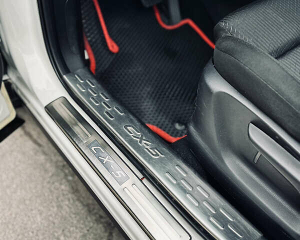 Белый Мазда СХ-5, объемом двигателя 2 л и пробегом 115 тыс. км за 13499 $, фото 4 на Automoto.ua