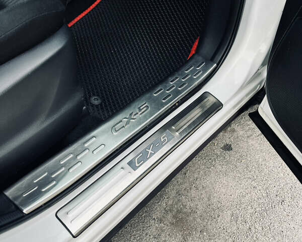 Белый Мазда СХ-5, объемом двигателя 2 л и пробегом 115 тыс. км за 13499 $, фото 5 на Automoto.ua