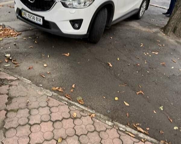 Білий Мазда СХ-5, об'ємом двигуна 2 л та пробігом 250 тис. км за 11500 $, фото 3 на Automoto.ua