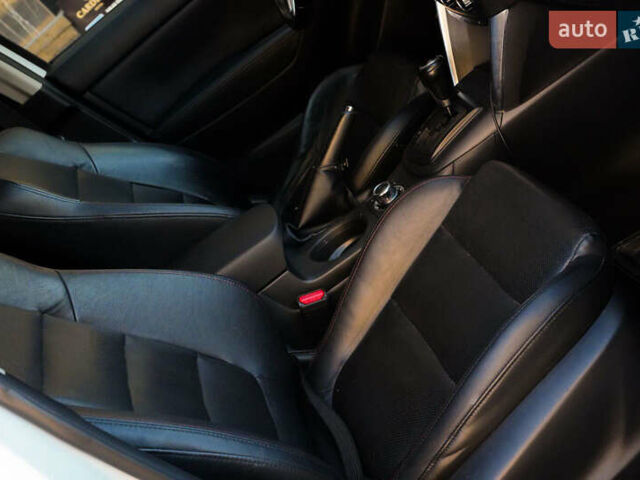 Белый Мазда СХ-5, объемом двигателя 2.2 л и пробегом 220 тыс. км за 13000 $, фото 1 на Automoto.ua