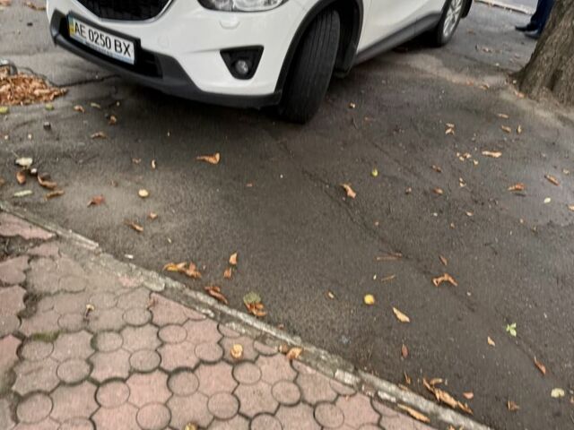 Білий Мазда СХ-5, об'ємом двигуна 2 л та пробігом 250 тис. км за 11500 $, фото 4 на Automoto.ua