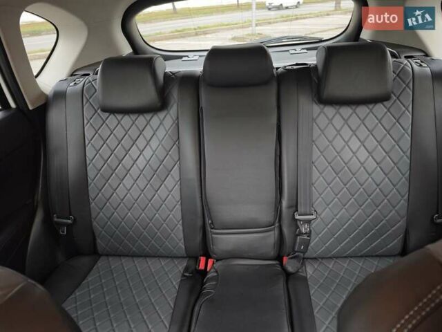 Білий Мазда СХ-5, об'ємом двигуна 2.49 л та пробігом 250 тис. км за 12925 $, фото 8 на Automoto.ua