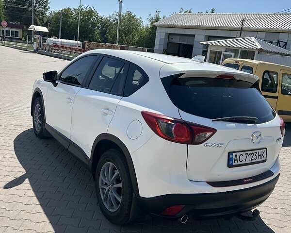 Белый Мазда СХ-5, объемом двигателя 2.2 л и пробегом 327 тыс. км за 12500 $, фото 4 на Automoto.ua