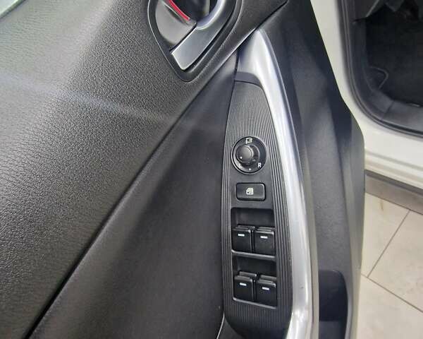 Білий Мазда СХ-5, об'ємом двигуна 2.2 л та пробігом 187 тис. км за 13990 $, фото 13 на Automoto.ua