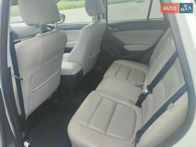 Мазда СХ-5 2013 в Бару на Automoto.ua Белый Мазда СХ-5, объемом двигателя 2.2 л и пробегом 175 тыс. км за 14000 $, фото 9 на Automoto.ua