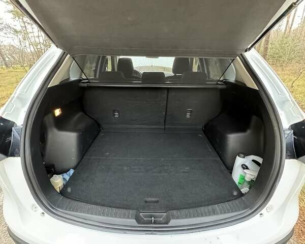 Білий Мазда СХ-5, об'ємом двигуна 2 л та пробігом 210 тис. км за 12500 $, фото 9 на Automoto.ua