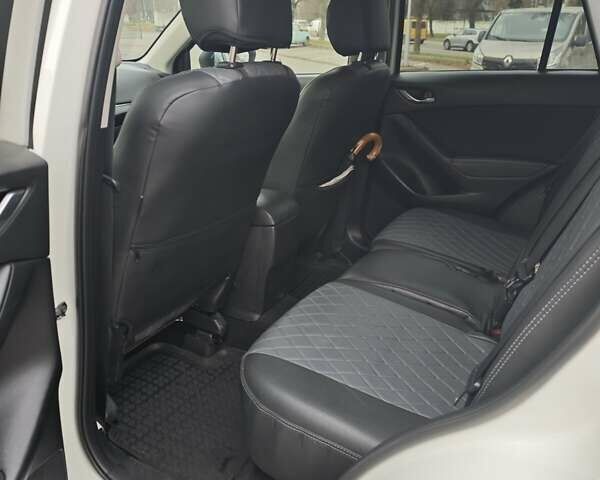 Білий Мазда СХ-5, об'ємом двигуна 2.49 л та пробігом 250 тис. км за 12925 $, фото 12 на Automoto.ua