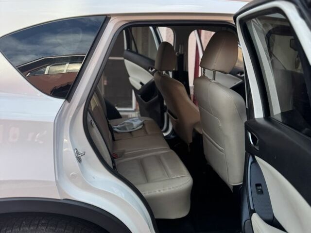 Белый Мазда СХ-5, объемом двигателя 2.2 л и пробегом 224 тыс. км за 12500 $, фото 4 на Automoto.ua