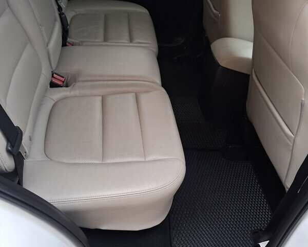 Белый Мазда СХ-5, объемом двигателя 2.2 л и пробегом 220 тыс. км за 13700 $, фото 17 на Automoto.ua