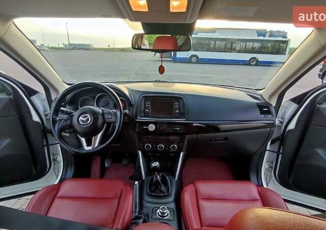 Белый Мазда СХ-5, объемом двигателя 2.2 л и пробегом 243 тыс. км за 12800 $, фото 4 на Automoto.ua