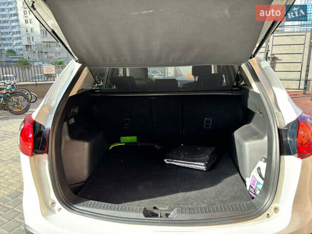 Мазда СХ-5 2013 в Одессе на Automoto.ua Белый Мазда СХ-5, объемом двигателя 2.19 л и пробегом 240 тыс. км за 13000 $, фото 8 на Automoto.ua