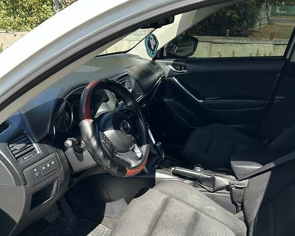 Белый Мазда СХ-5, объемом двигателя 2.2 л и пробегом 327 тыс. км за 12500 $, фото 7 на Automoto.ua