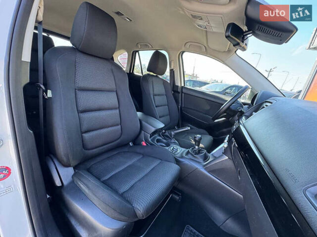 Белый Мазда СХ-5, объемом двигателя 2.2 л и пробегом 290 тыс. км за 9900 $, фото 35 на Automoto.ua