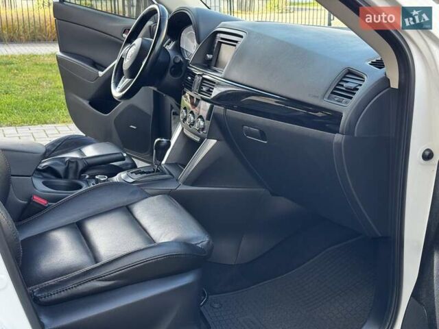 Белый Мазда СХ-5, объемом двигателя 2.2 л и пробегом 237 тыс. км за 12950 $, фото 45 на Automoto.ua
