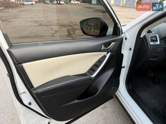 Белый Мазда СХ-5, объемом двигателя 2.2 л и пробегом 193 тыс. км за 15800 $, фото 14 на Automoto.ua