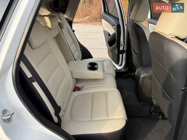 Белый Мазда СХ-5, объемом двигателя 2.2 л и пробегом 193 тыс. км за 15800 $, фото 20 на Automoto.ua